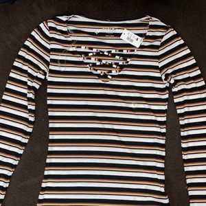 Aéropostale long sleeve shirt, thin and not to hot.